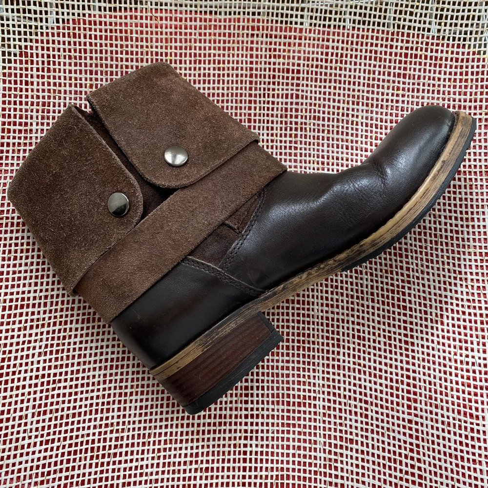 CLARKS Ankle Leather Bootie in Brown Suede Snap Cuff US 6 Narrow
